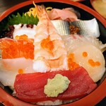 寿し秀 - 令和3年10月 ランチタイム
            海鮮丼 850円