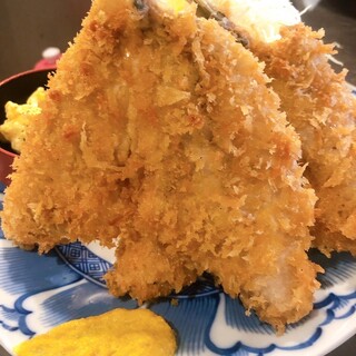 Crispy and fluffy, freshly fried horse mackerel!