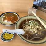 かまだ屋 - 正油ラーメン、ライスとカレー(おしんこ付)