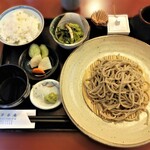 草春庵 - サービスランチ　粗挽き蕎麦 