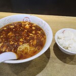 中国屋台十八番 - 麻婆麺 840円 小ライス 110円
