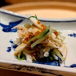 温石 - ドウマン蟹と水菜の粒マスタード和え。蟹の保水と滑らかさがスペシャル。それプラス、ドウマンの野性的な旨みです。