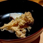 温石 - 山伏茸とメバル。お初に頂いた山伏茸が嬉しい。けれど陰に隠れているメバルが強烈にプリプリで美味でした。さすが！！