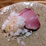 温石 - 「スマ」は刻み玉葱がアクセントですが、玉葱のパンチに負けない旨み。相乗効果で派手な美味しさです。