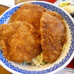 和風レストラン 松竹 - ごはんの上に千切りキャベツとヒレカツが3枚