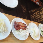 胡同文華 - 北京ダックコース（２９００円）の５種類の前菜。どれもいけます