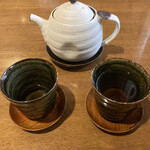 Kammido Koro Kaede - サービスの焙じ茶・お代わりはセルフでご自由に
