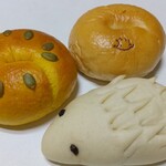 えんツコ堂 製パン - かぼちゃとシナモンのベーグル、プレーンベーグル、西荻ハリーくん