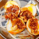 Soft-boiled eggs with crunchy oil