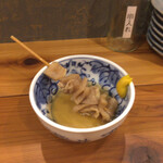 みかつ屋 - おでんの牛すじ。レトルト感が半端ないが、コンビニのおでんみたいで、うまい。