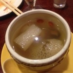 麒麟閣 - ふかひれと山海珍味の壺蒸しスープ
            