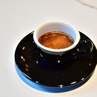 REVOLVER Booze & Coffee_1