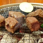 Sumibiyakiniku Enka - 炭火焼肉の様子