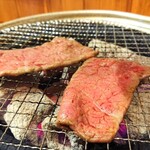 炭火焼肉　縁花 - 炭火焼肉の様子