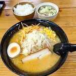 ラーメン焼肉 笑吉 - 【2021.10.14(木)】みそらーめん(並盛・150g)760円＋ミニもつ煮250円→0円＋小ライス110円→0円