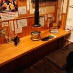 炭火焼肉　縁花 - 店内カウンター席の様子
