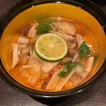 もちづき - 銀杏の真丈　松茸、舞茸、エノキ、シメジ、椎茸の茸汁