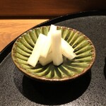 薪鳥新神戸 - 大根の甘酢漬け