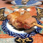 薪鳥新神戸 - 秋田県 高原比内地鶏 もも肉（アップ）