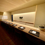 Kamakura Kitajima - 真新しいカウンター8席。皆さん、すぐに予約がとれなくなりますよ〜。