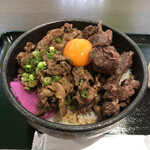 焼肉とハンバーグ専門 神戸牛衛門 - 不慣れなせいか提供までに時間がかかり肉は冷えていた。霜降りカルビは柔らかく美味しかったがハラミは硬かった。