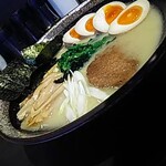 豚骨ラーメン力！ - 豚骨塩味玉ラーメン