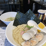 塩生姜らー麺専門店 MANNISH - 料理写真: