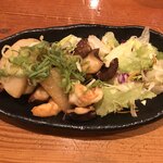 こだわりや隠れ家 - 海老たこ山芋のにんにく醤油バター炒め