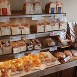 BAKERY CAFE ANTENDO - 陳列棚の様子⑤。