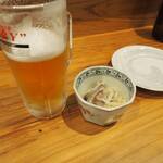 卓 - ビール、付け出し