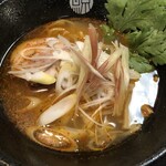 拉麺屋 一匹の鯨 - みょうがが美味しい。