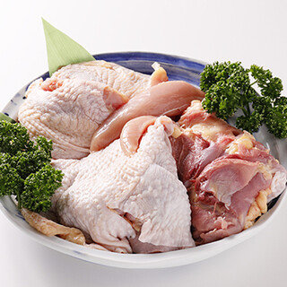 使用雅chickfarm清晨采购的“大和肉鸡”烹制的鸡肉料理