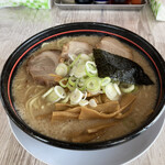 麺山 - とんこつ醤油（大盛）910円