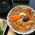 和さび - 小鉢、煮物の芋茎はしみじみとしたおいしさ。