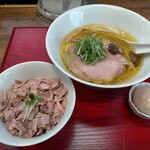 神保町 黒須 - 味玉塩そば1250円、肉メシ200円