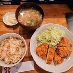 薩摩 茶美豚 とんかつ 花 - 令和3年10月 ランチタイム
            豚汁＆玄米とろろ定食
            (ヒレカツ＋チキンカツ＋玄米ごはん＋とろろ＋豚汁＋漬物) 935円