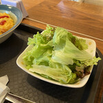 キッチン敏 - サラダ、お味噌汁付き