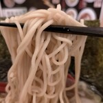 煮干らーめん さかもと - 太くもなく細くもなくまさに中太麺、やや低加水、ちょっと噛む感じ。