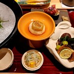 銀座 しのはら - 鮪の太巻きが奥に