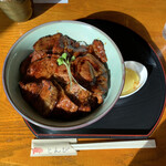 炭火焼豚丼 とんび - 