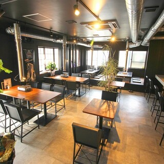落ち着いた雰囲気の店内