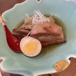 蕎麦居酒屋 彩海 - ラフテー　鰹出汁でやさしく　やや甘めの三枚肉とあっさりの一枚肉　タマゴはスモークしてあります　風呂吹き大根も美味し