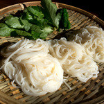 山ぼうし - 「そうめんちりランチ」。素麺もボリュームたっぷり。少しずつ鍋に投入していただきました。