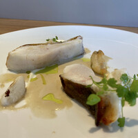 フィエルテ - 佐賀県産 22日熟成 マナガツオ
                    熟成する事で脱水し旨みが凝縮、食べた時に程よい柔らかさを醸し出しているのです。
                    熟成具合を見分ける経験がなくてはできない事、マナガツオの美味しさにとろけました♪