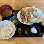 餃子食堂 つるかめ - パクパク焼き餃子定食（並盛・温泉玉子付） ¥800