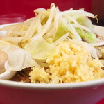 ラーメン二郎 - ラーメン半分＋ニンニク多め＋ショウガ半分