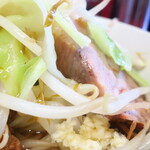 ラーメン二郎 - 豚の厚み