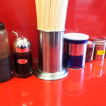 ラーメン二郎 - 卓上調味料