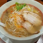 幸楽苑 - 料理写真:チャーシューを加えて見ました。え、これが酸辣湯麺なの？