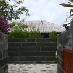 屋宜家 - 母屋へ向かう＠2009/5